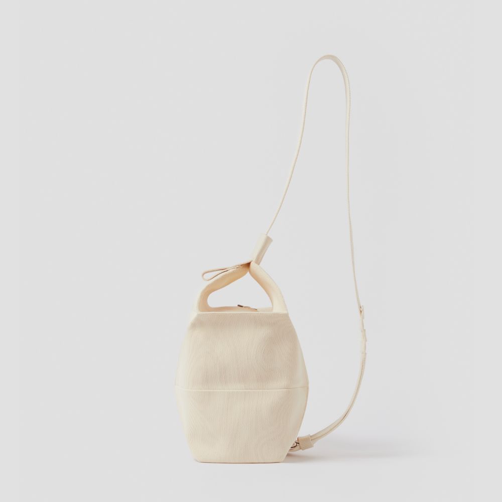 ラッキープリーツニット オフシティーバケットスリング フォーミングホワイト