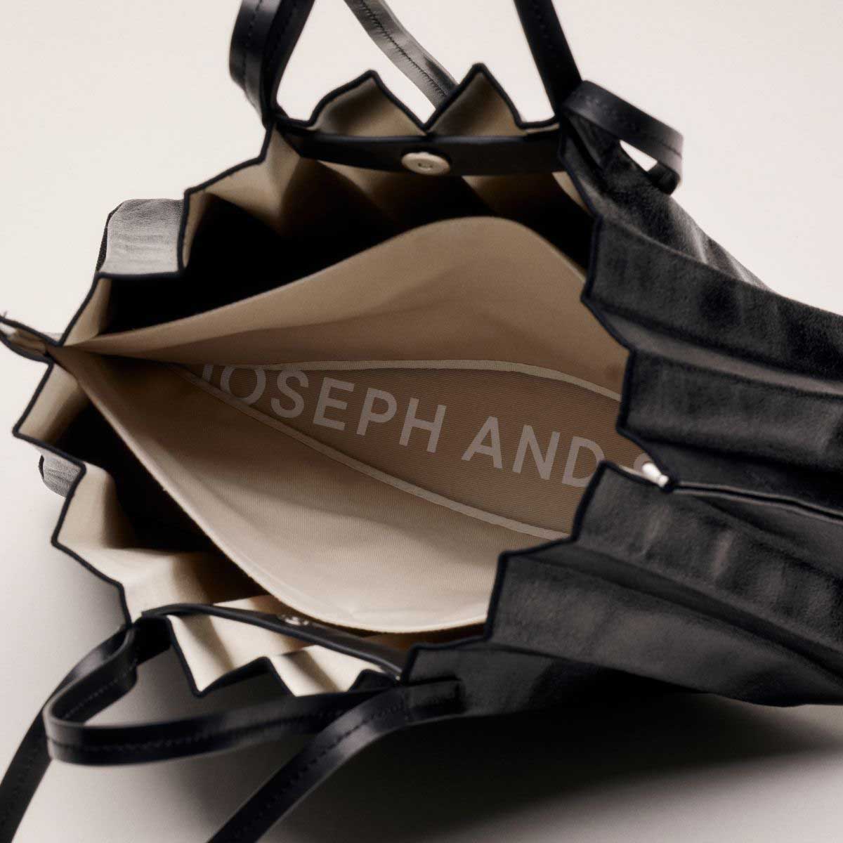 ラッキープリーツキャンバスコーテッド(L) マットブラック