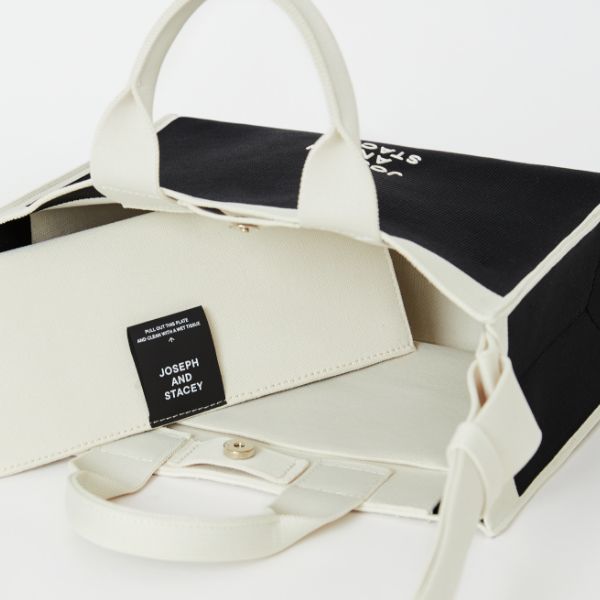 ラッキープリーツニットラティスニットトートバッグ(M) フレームホワイトオンブラック