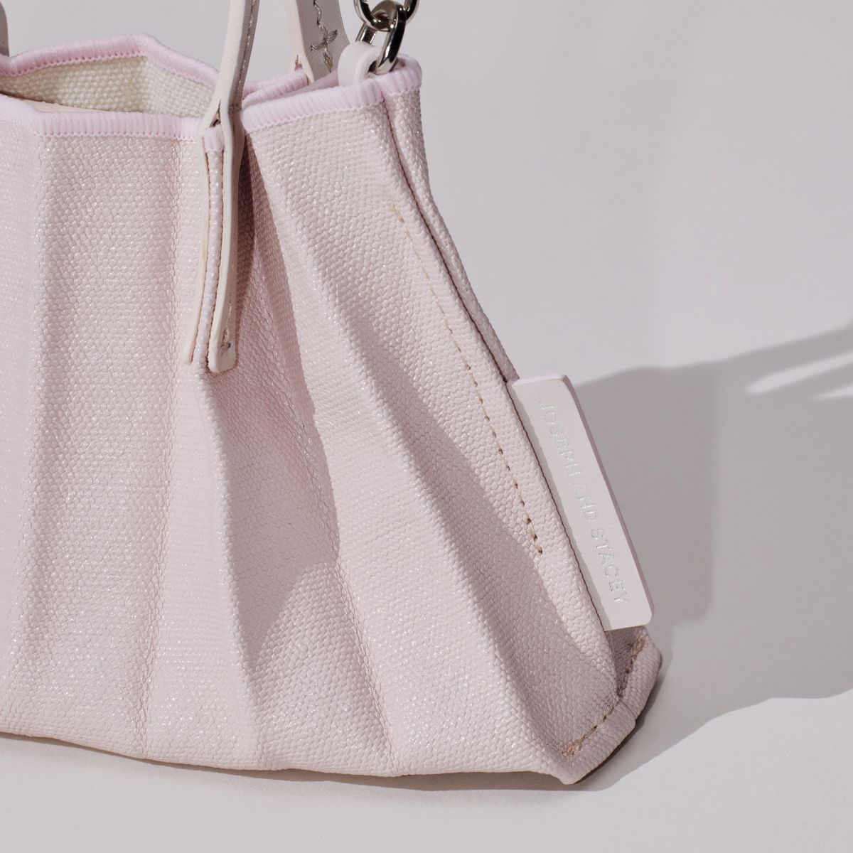 ラッキープリーツキャンバスコーテッドベビーバッグ ペイルピンク