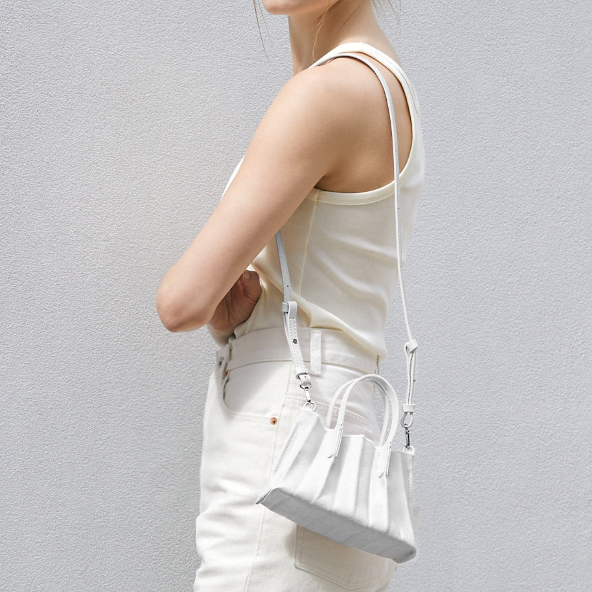 ラッキープリーツキャンバスコーテッドベビーバッグ ホワイト