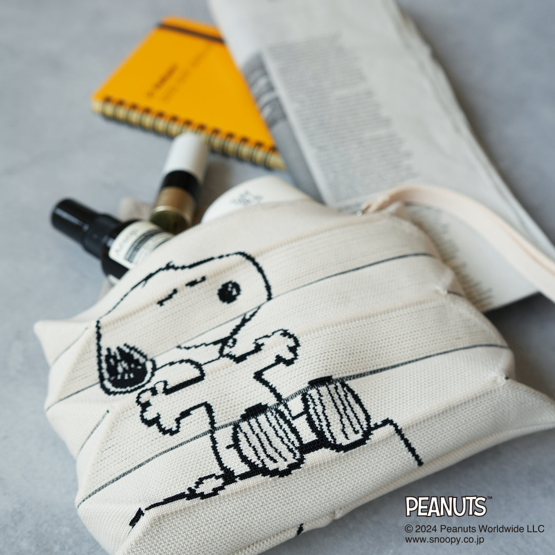 ラッキープリーツニットクラッチ スヌーピー&ウッドストック クリーム