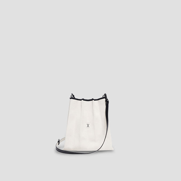 ラッキープリーツキャンバス クロスミニ アイボリー_ブラック